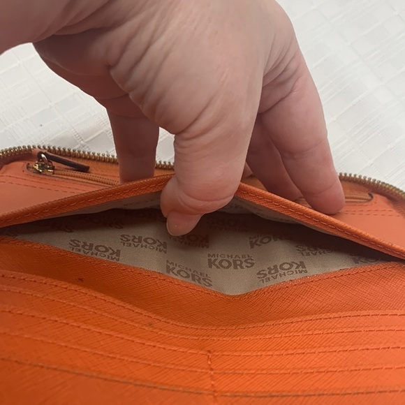Michael Kors Orange 🍊 Hamilton Traveler Large Zip Leather Wallet - Picture 9 of 12